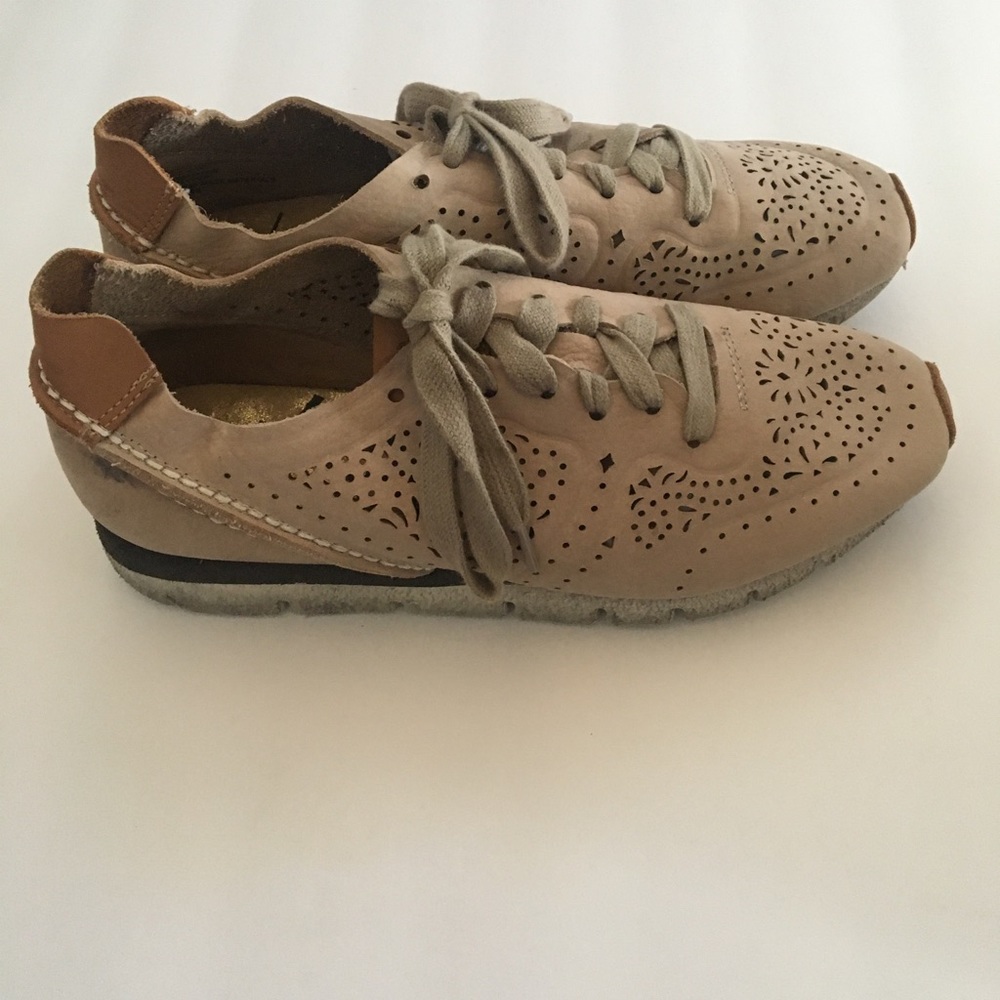 OTBT Khora Tan Sneakers Size 8M